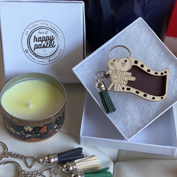 Personalized Wooden 3D MOVIE CAMERA 3Keychain with Tassel / Fridge Magnet - Picture 3 of 6